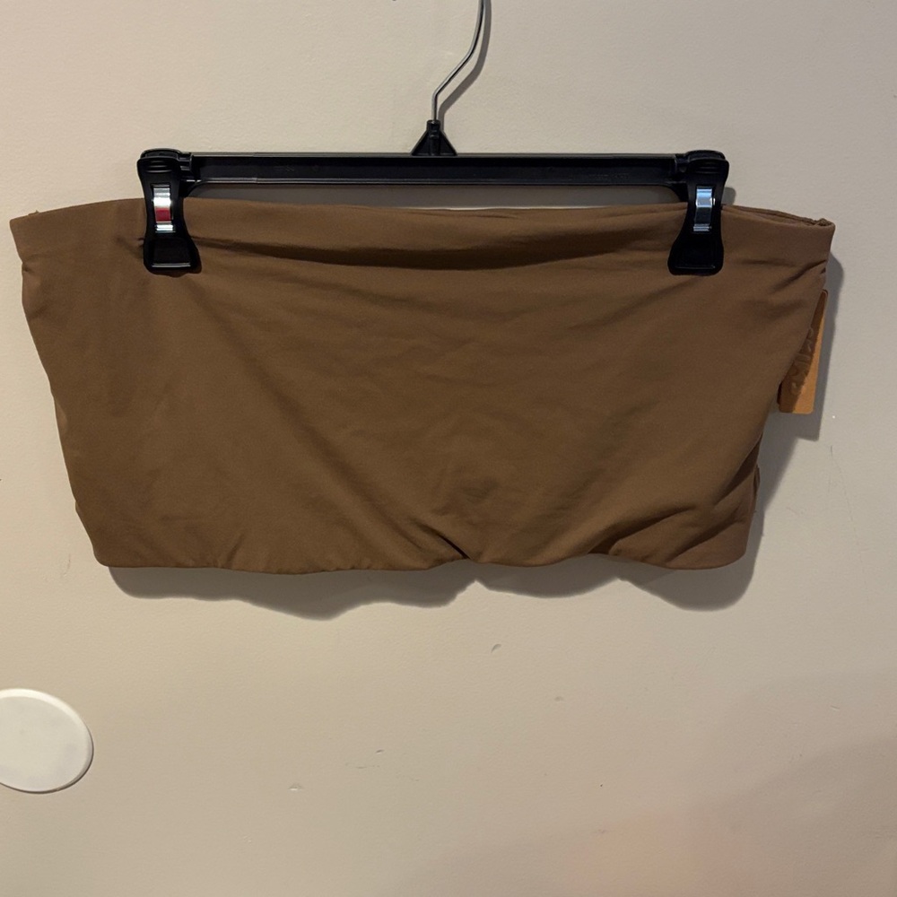 SKIMS Fits Everybody Bandeau in Oxide 4X